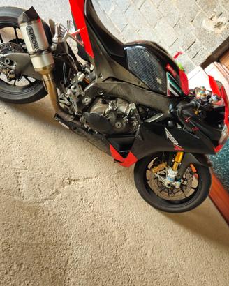 Aprilia rsv4 factory