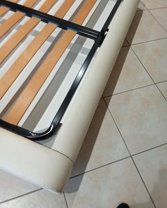 Letto matrimoniale in pelle bianca 