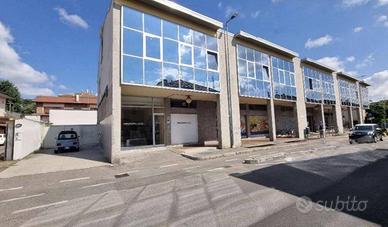Immobile in asta di 770 m² con 1 locale a Canegrat