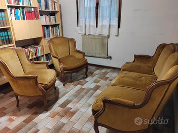 Salotto vintage color senape