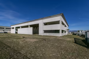 Immobile di 1100 m² con 3 locali a Aprilia