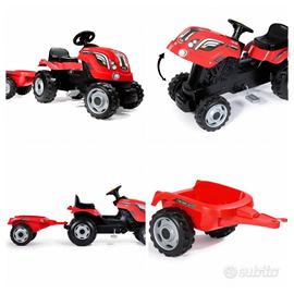 Trattore Smoby a pedali GM rosso con rimorchio 
