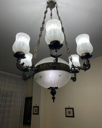 LAMPADARIO ANTICO  BRONZO E VETRO OPALINO