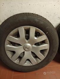 8 gomme 4 cerchi ferro con copricerchi