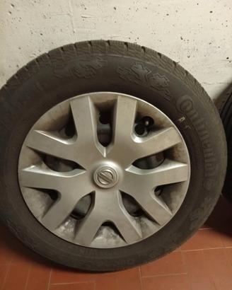 8 gomme 4 cerchi ferro con copricerchi