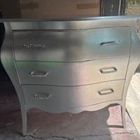 Comò e comodini in legno foglia argento