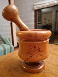 Mortaio artigianale in legno con pestello 