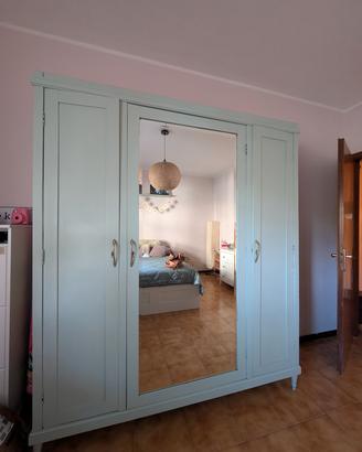 Armadio antico stile Liberty in legno rinnovato in