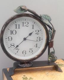 Orologio da appoggio in ferro battuto