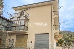 AMPIO 4 LOCALI IN BIFAMILIARE CON BOX DOPPIO