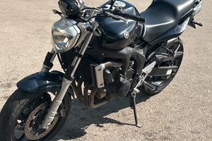 Yamaha FZ6: L'Essenza del Naked a Quattro Cilindri