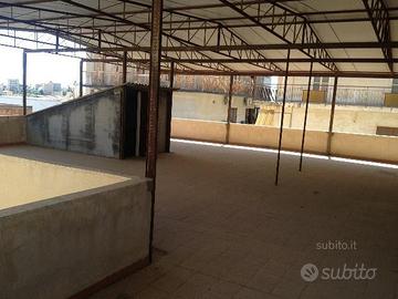 Lastrico solare di 150 mq con tettoia