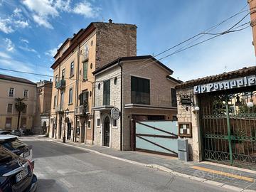 Via Pietrunto - Palazzina cielo/terra con locale