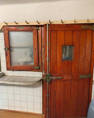 Porta e finestra di cella frigo anni '50
