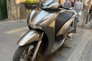 Honda SH 350 anno 2021, Grigio Opaco