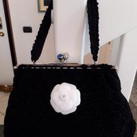 Borsa nera di lana Anni 50, e borsa di fungo