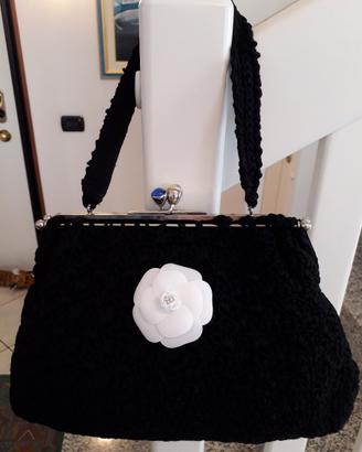 Borsa nera di lana Anni 50, e borsa di fungo
