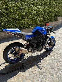 YAMAHA R3 pista