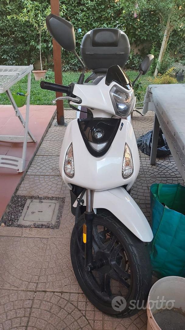 Scooter Sym Symphony S 125 + parabrezza e 2 caschi