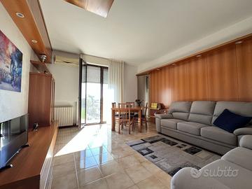 Appartamento con terrazza, garage e giardino