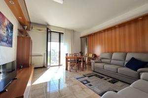 Appartamento con terrazza, garage e giardino