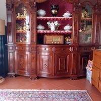 Credenza/Vetrina in noce, classica ed elegante
