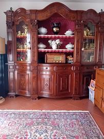 Credenza/Vetrina in noce, classica ed elegante