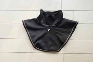 Scaldacollo Dainese per moto uomo.