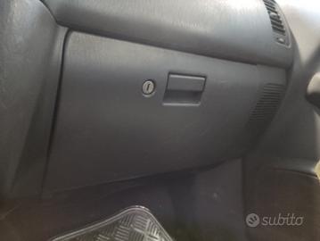 Cassetto portaoggetti MITSUBISHI L200 del 2000