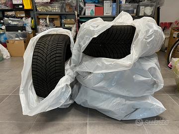 Pneumatici Pirelli 4 stagioni 245/40 R18