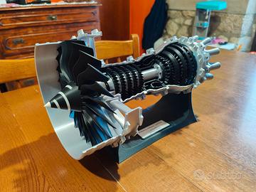  Motore a reazione TurboFan sezionato - girevole