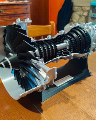  Motore a reazione TurboFan sezionato - girevole