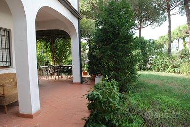 Appartamento di 276 m² con più di 5 locali e box a