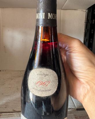 Bottiglia vino barbaresco giovannini moresco 1967
