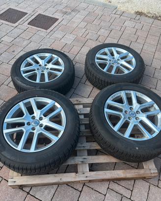 Set completo: 4 cerchi e 4 gomme