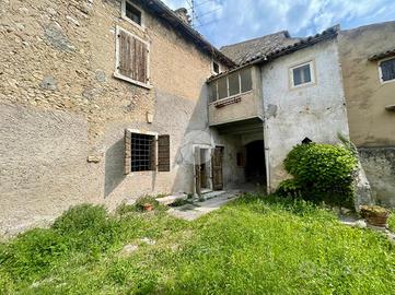 RUSTICO A CAPRINO VERONESE