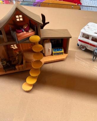 Casa e ambulanza Masha e Orso