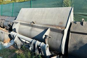 B4 Benna alto ribaltamento 230 cm per pala gommata