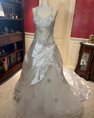 Abito da sposa con brillantini
