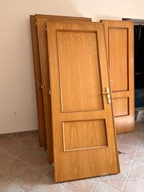 8 porte interne in legno massello