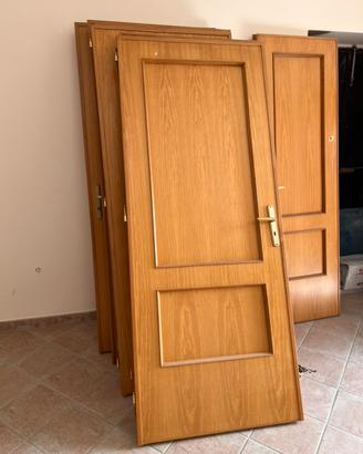 8 porte interne in legno massello
