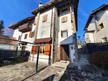 DUE UNITA' ABITATIVE IMMERSE NEL VERDE