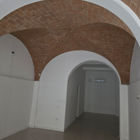 Fondo commerciale in centro con vetrine