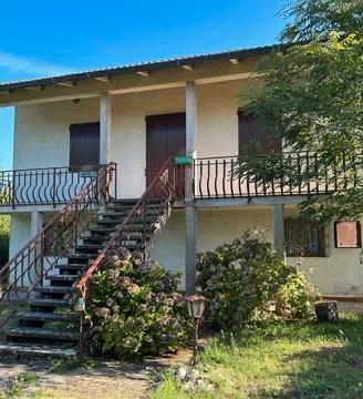 Spaziosa villetta 300mq con Giardino