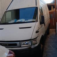 Furgone Iveco per trasporto cose