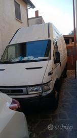 Furgone Iveco per trasporto cose