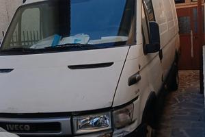 Furgone Iveco per trasporto cose