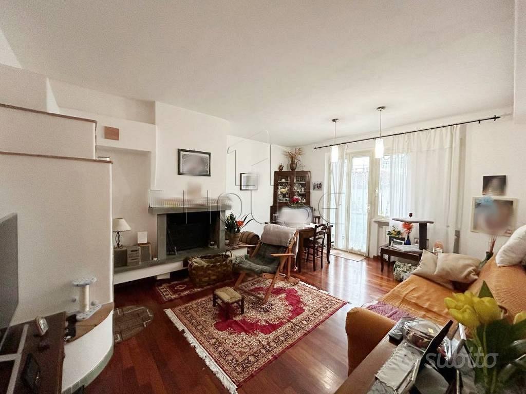 Appartamento di 90 m² con più di 5 locali e box au - Altro