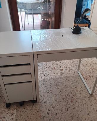 scrivania bianca Ikea + cassettiera ikea