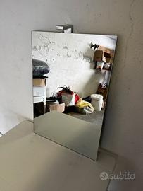 Specchio da bagno con illuminazione